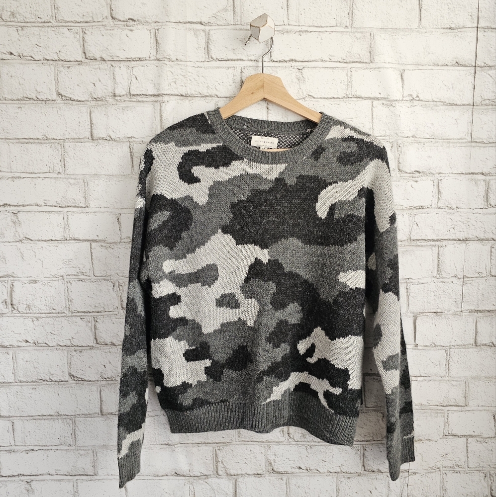 ☆ LUCKY BRAND Gray Camo Crewneck Sweater, S ☆